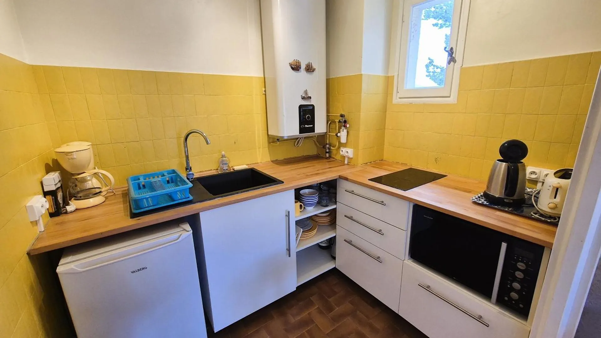 Apartment Grand Studio Au Calme Avec Piscine Et A 5 Mn A Pied De La Plage La Seyne-sur-Mer France