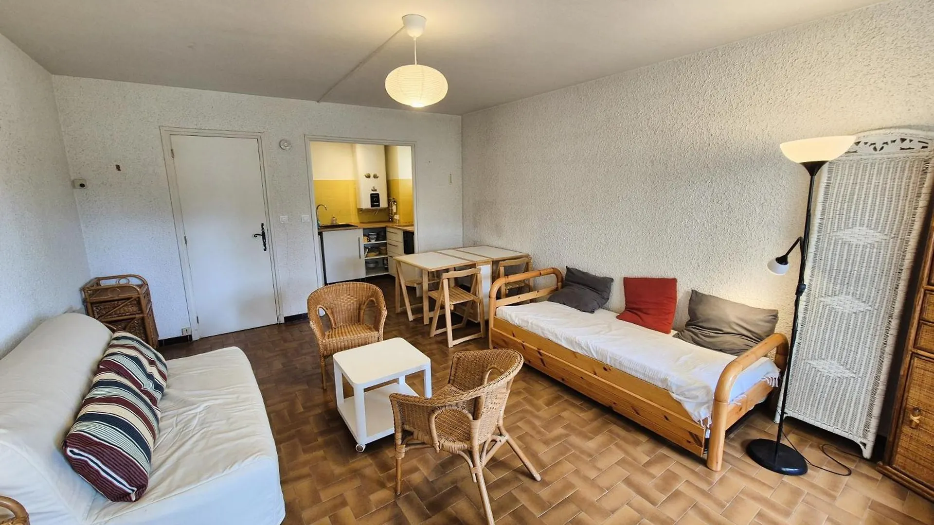Апартаменты Grand Studio Au Calme Avec Piscine Et A 5 Mn A Pied De La Plage Ла-Сейн-сюр-Мер